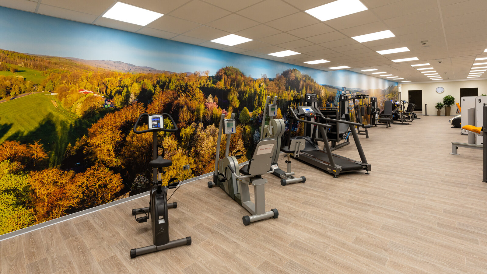 Sportgeräte im Trainingsraum